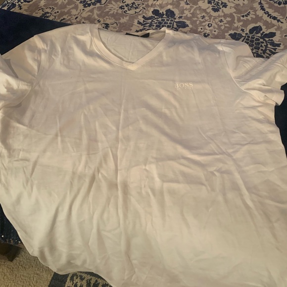 New Men’s Boss Tee White Size M. It’s comfortable and very stylish & slim fit. - Picture 3 of 10